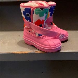 Carter’s girls size 8 snow boots